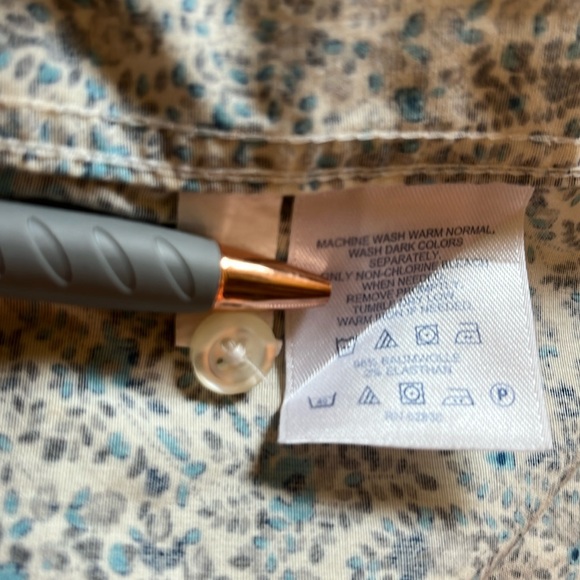 Lands’ End no iron shirt - Picture 3 of 3